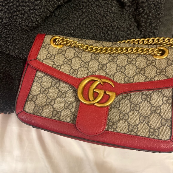 .beautiful red and canvas purse with adjustable straps. - Picture 2 of 6